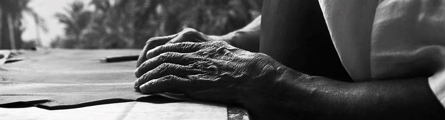 Unas manos trabajando con Pieles Pikolinos